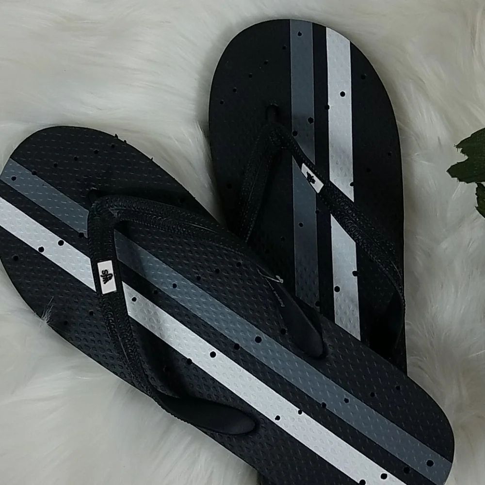 NWOT, WFS, blk, wht. Gray, flipflops, Sz11/12